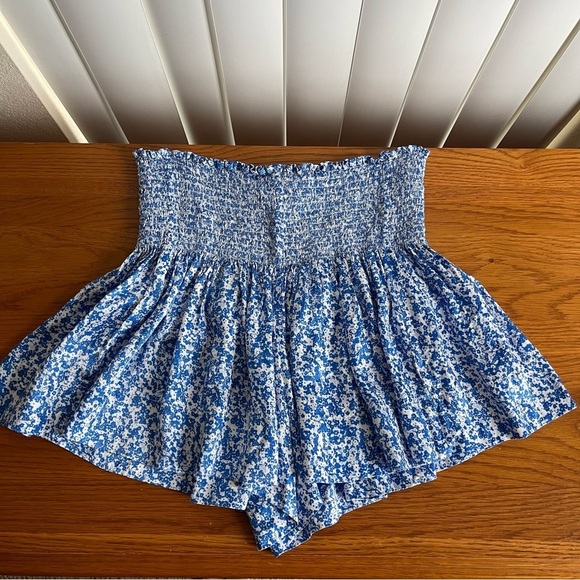 Koch Pants - Koch Erica Skirt Shorts Blue and White Floral Size Small